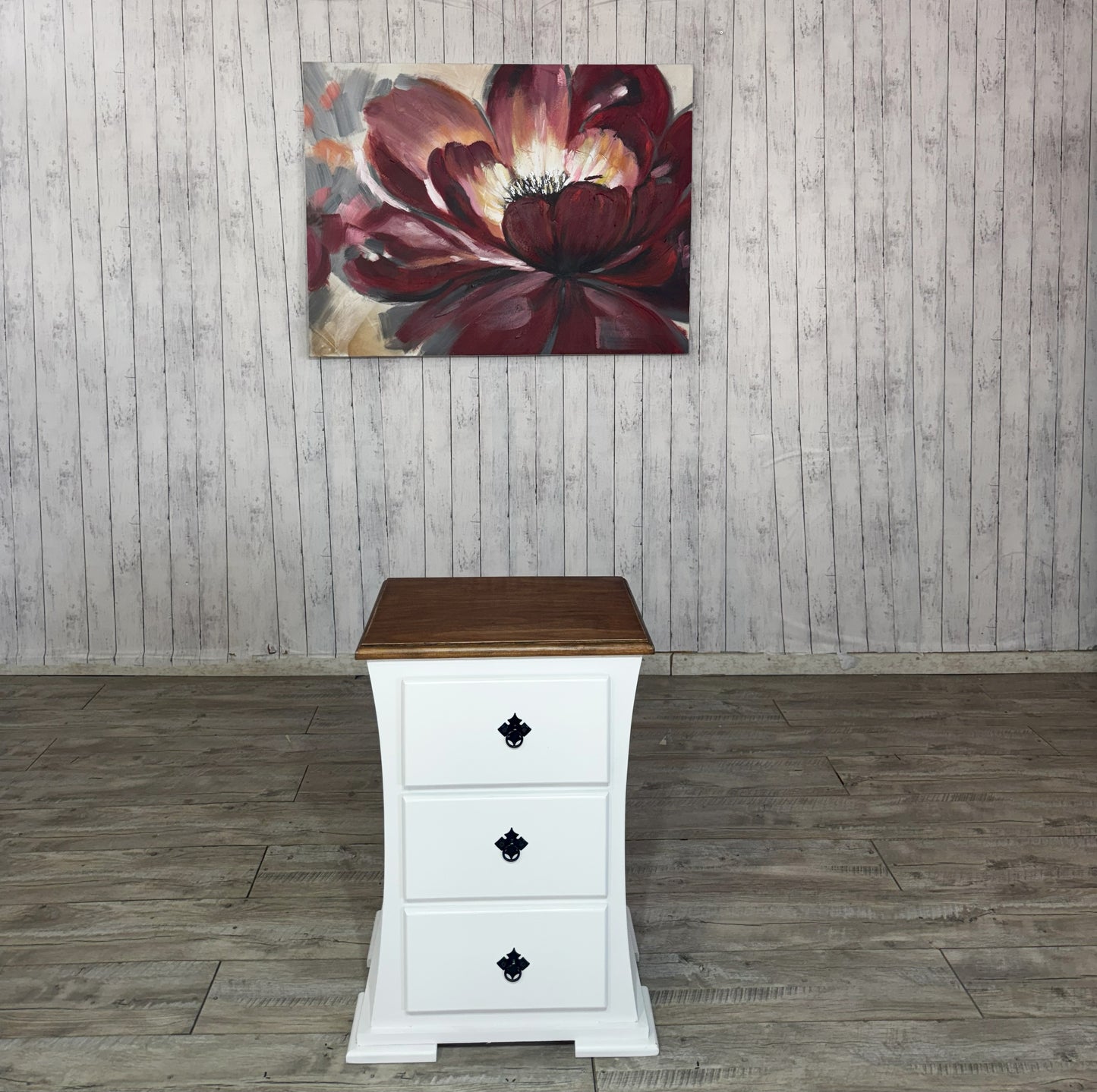 Velador curvo 3 Cajones