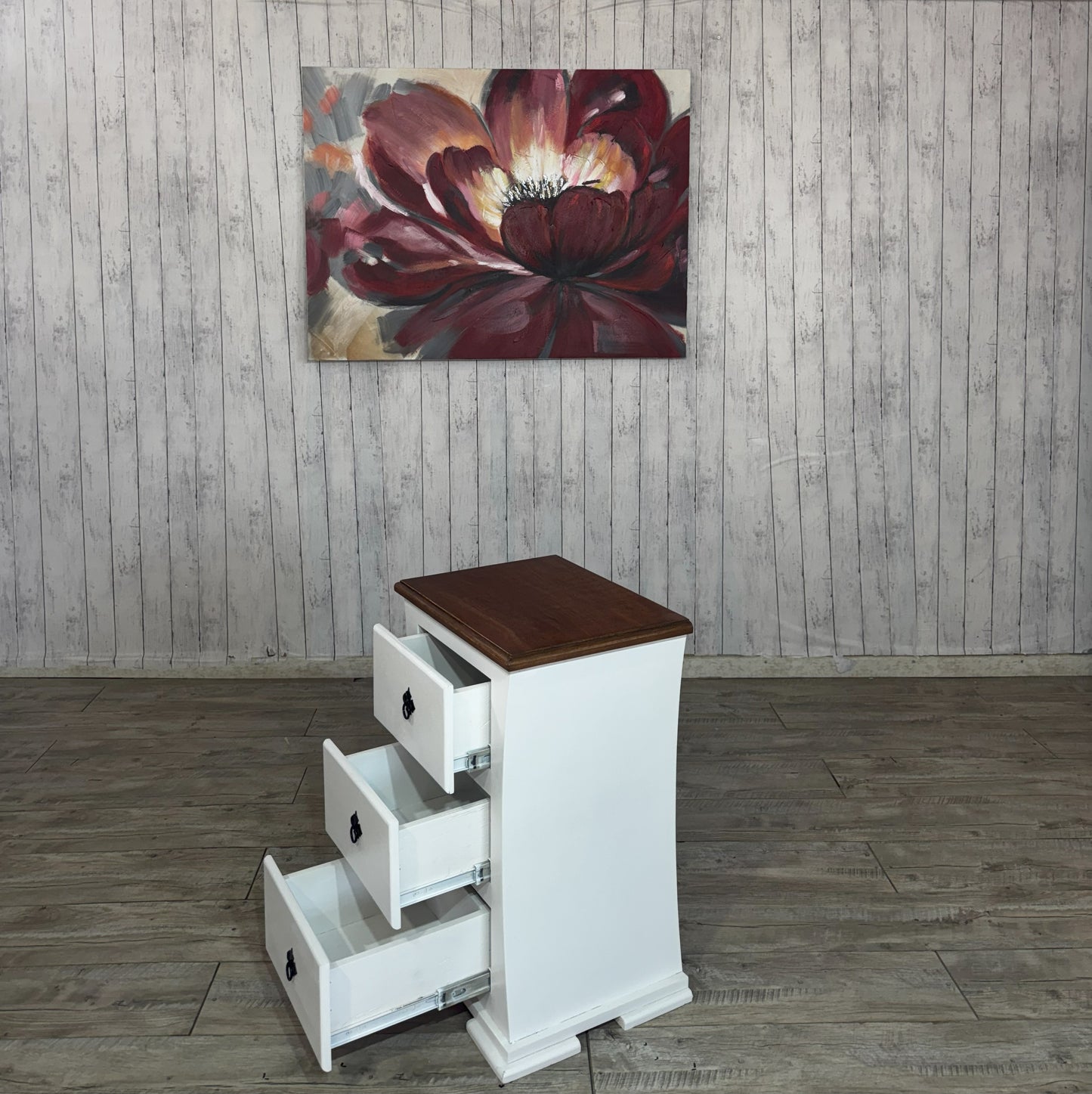 Velador curvo 3 Cajones